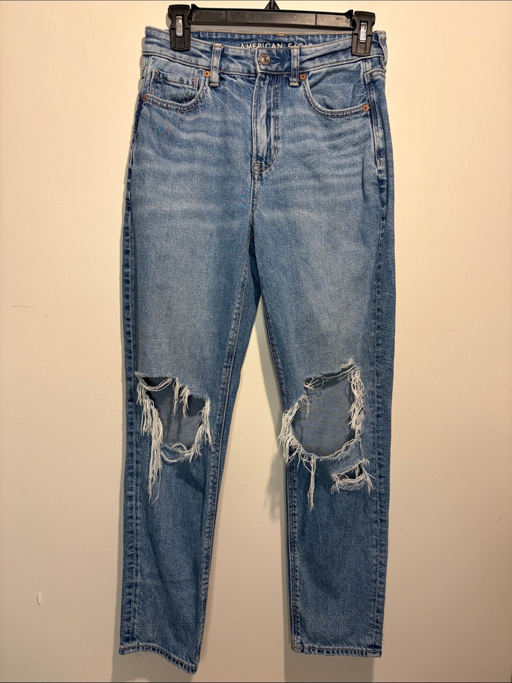 American Eagle Strigid Mom Jean Distressed Destroyed Knees Size 2 Regular